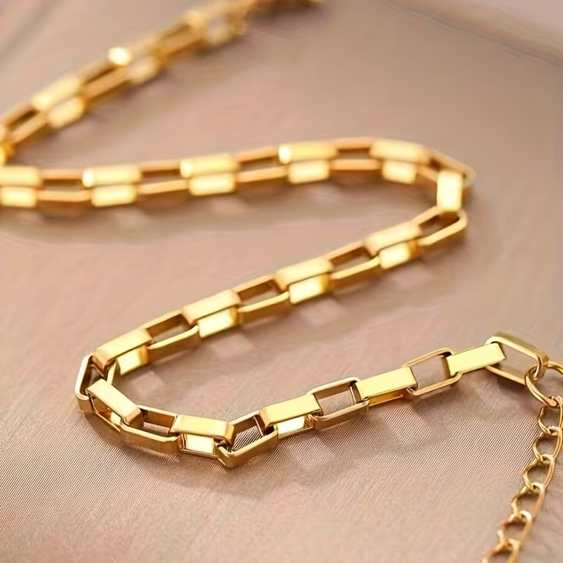 The Verona Chain Bracelet — close-up detail
