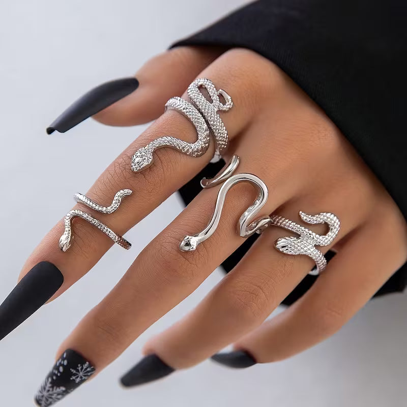 The Serpentine Ring Set